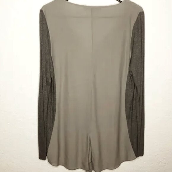 Lola & Sophie gray split hem knit sleeve v neck mixed fabric top size Large - Picture 11 of 11